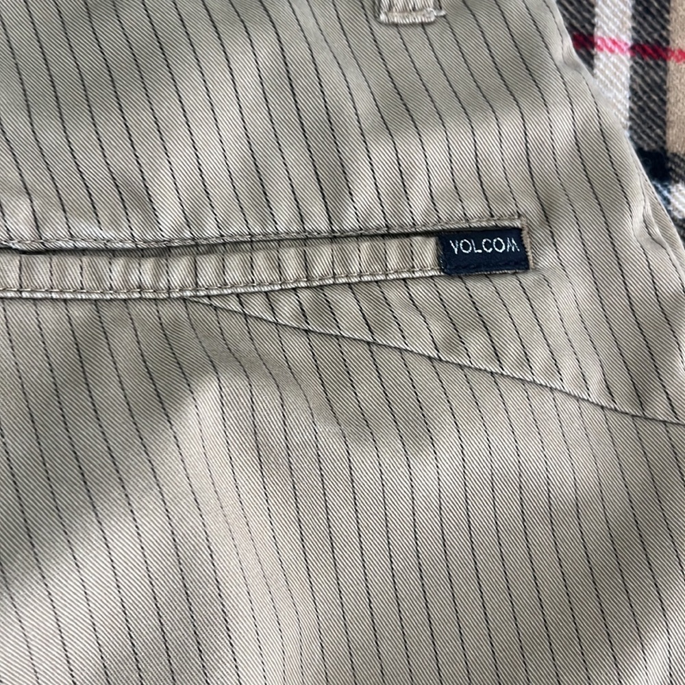 Volcom shorts - Picture 4 of 10